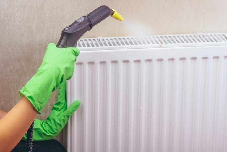 Heizkörper sauber machen