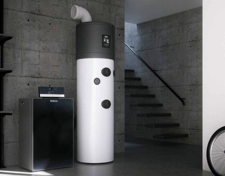 Brauchwasserwärmepumpe von Buderus im Keller